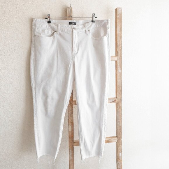 Silver Jeans Co. Avery Skinny Crop White Jeans Sz 18/20 Plus Size Raw Hem Denim - Picture 2 of 5
